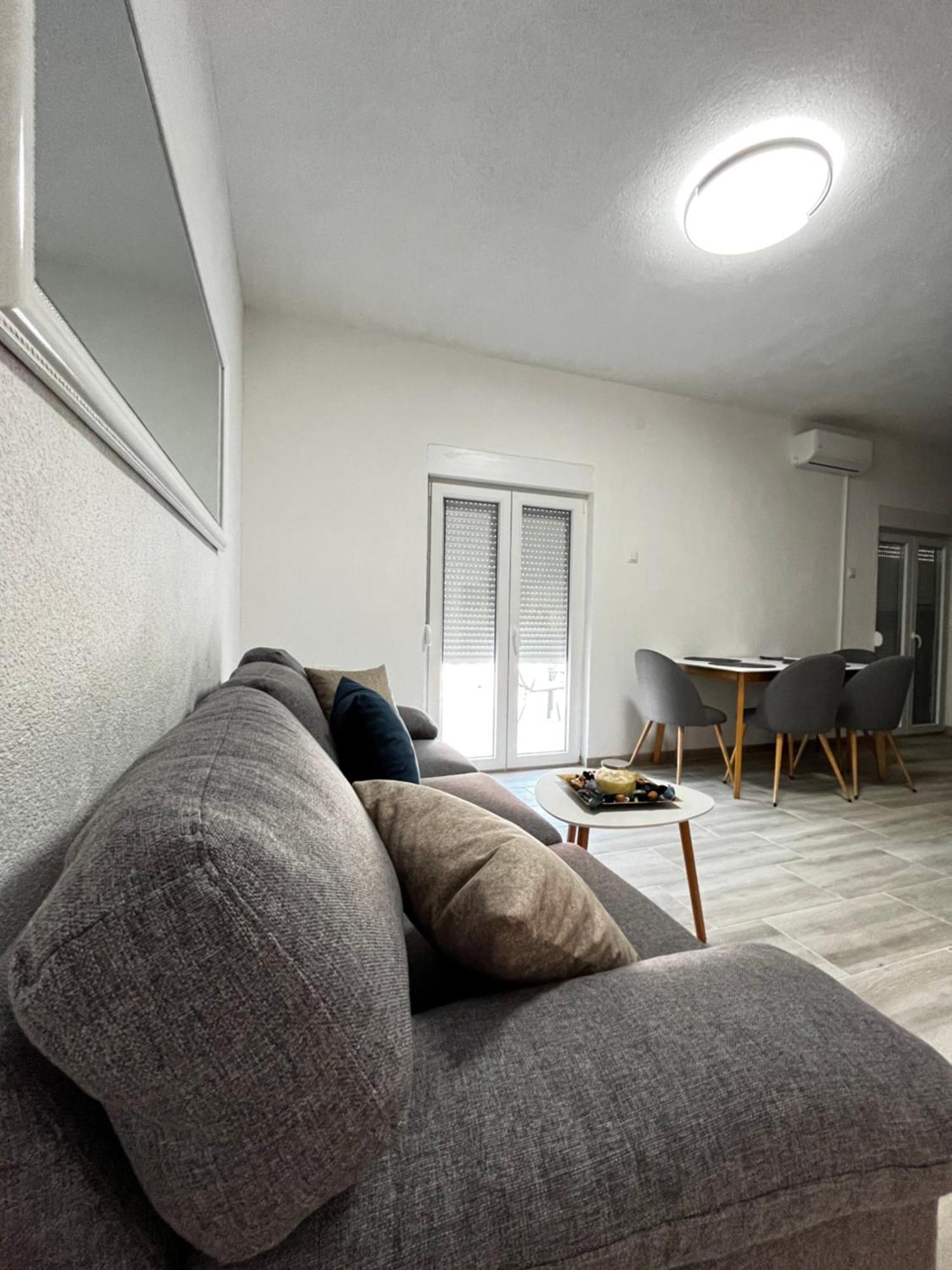 Twin Apartments Ivanica Εξωτερικό φωτογραφία
